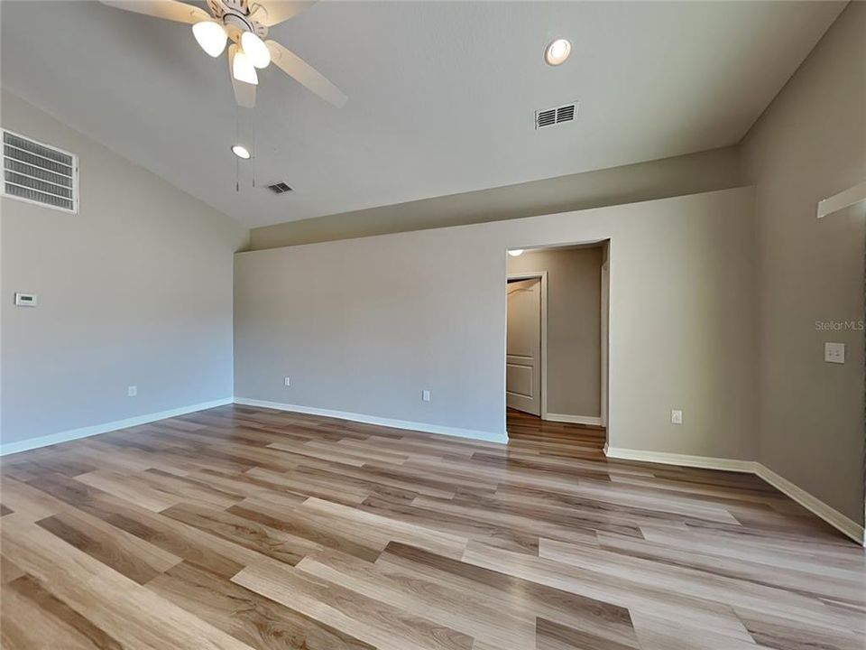 For Rent: $2,049 (3 beds, 2 baths, 1611 Square Feet)
