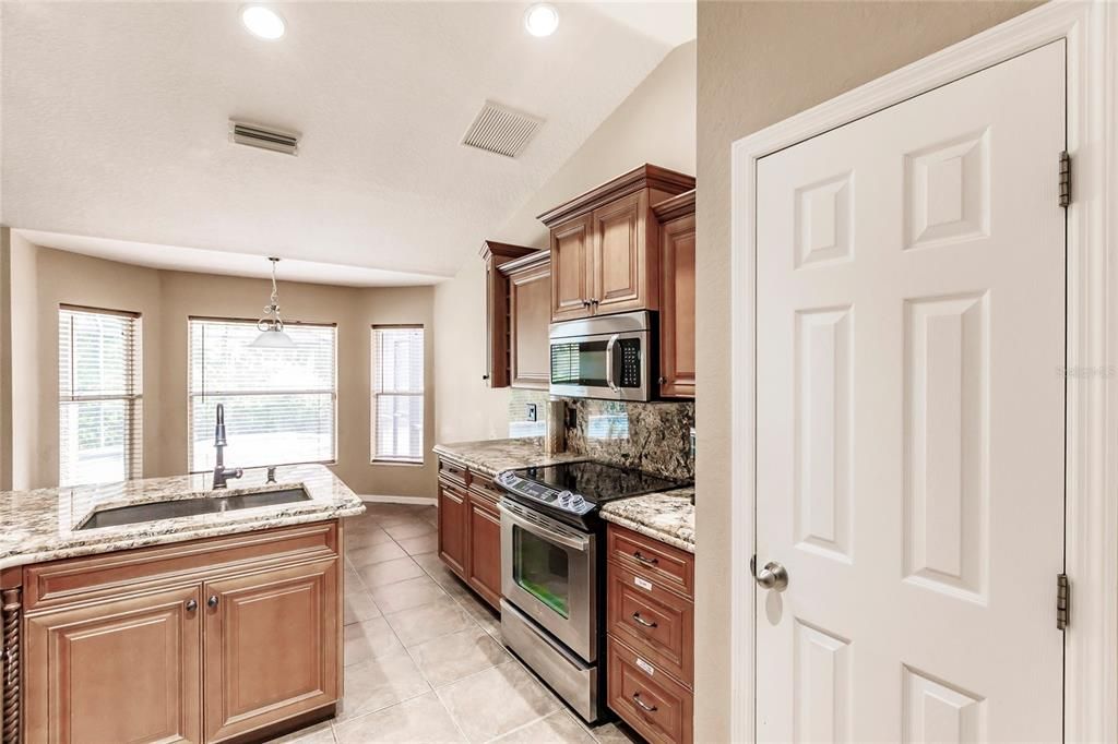 待售: $519,000 (4 贝兹, 2 浴室, 2247 平方英尺)