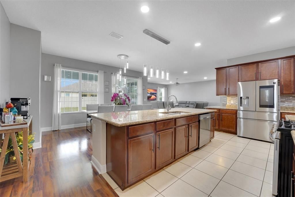 For Sale: $859,900 (6 beds, 3 baths, 3942 Square Feet)