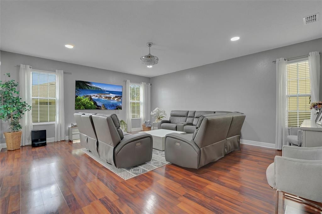 For Sale: $859,900 (6 beds, 3 baths, 3942 Square Feet)