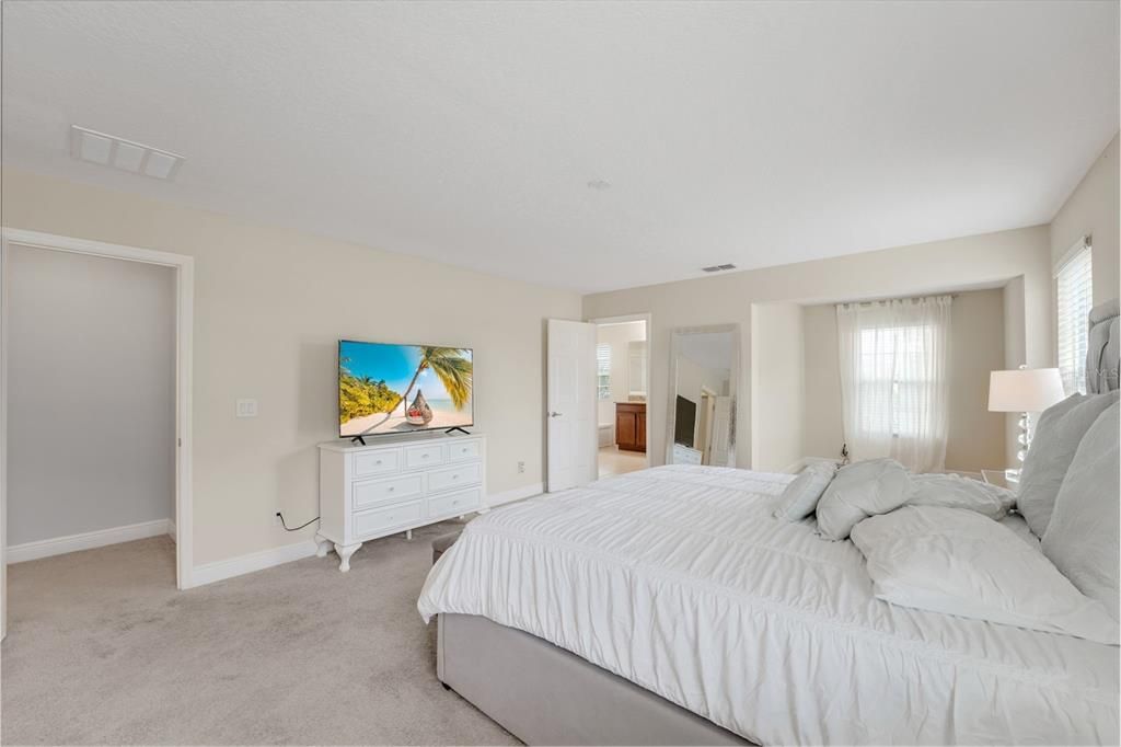 For Sale: $859,900 (6 beds, 3 baths, 3942 Square Feet)