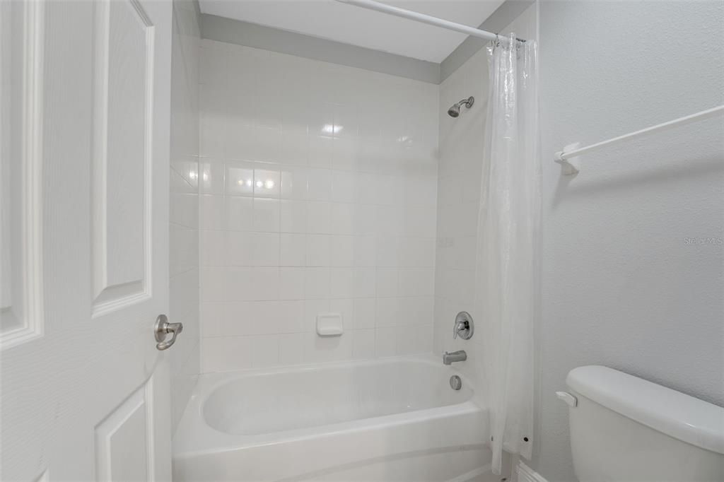 For Sale: $859,900 (6 beds, 3 baths, 3942 Square Feet)