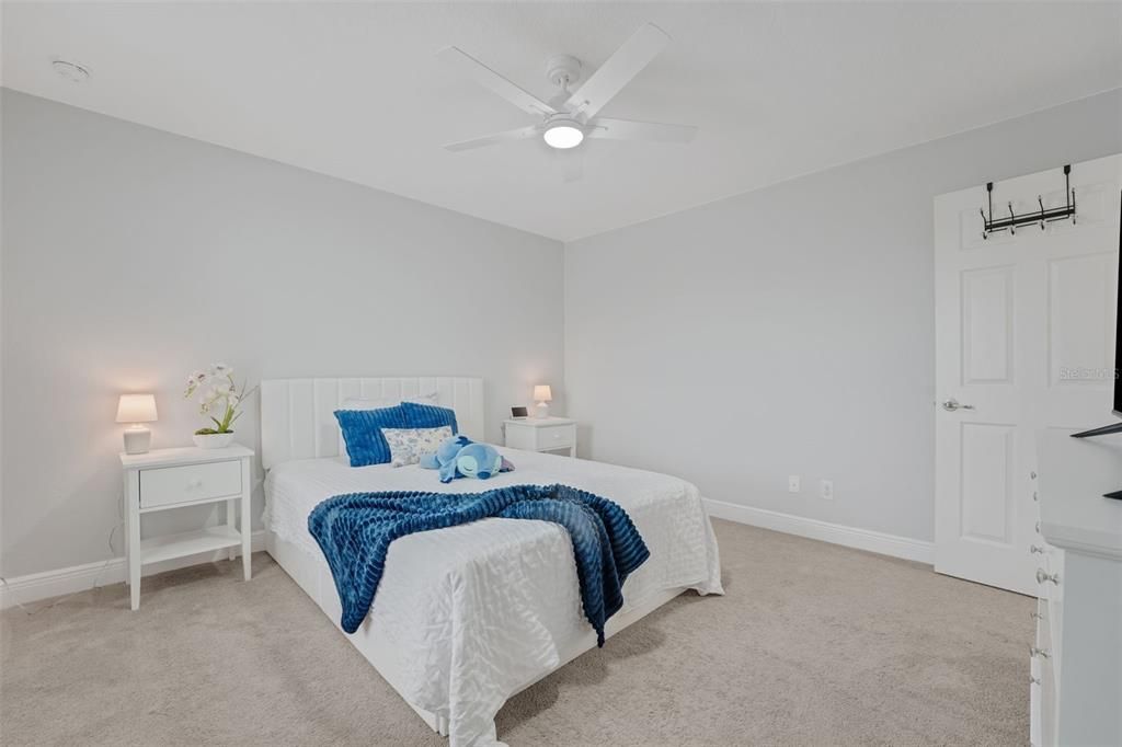 For Sale: $859,900 (6 beds, 3 baths, 3942 Square Feet)