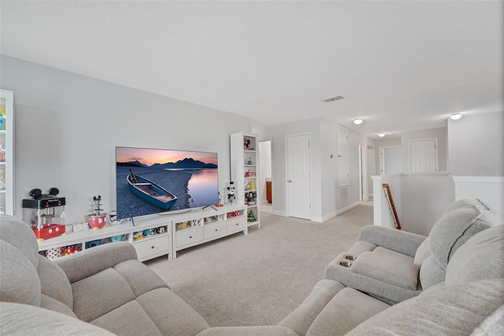 For Sale: $859,900 (6 beds, 3 baths, 3942 Square Feet)