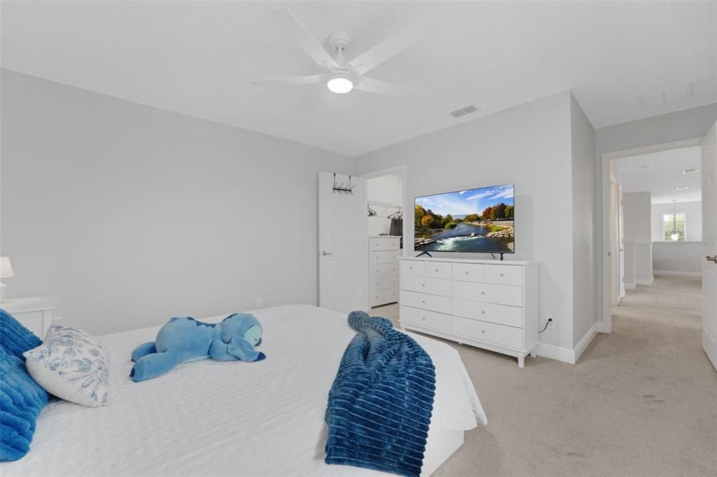 For Sale: $859,900 (6 beds, 3 baths, 3942 Square Feet)