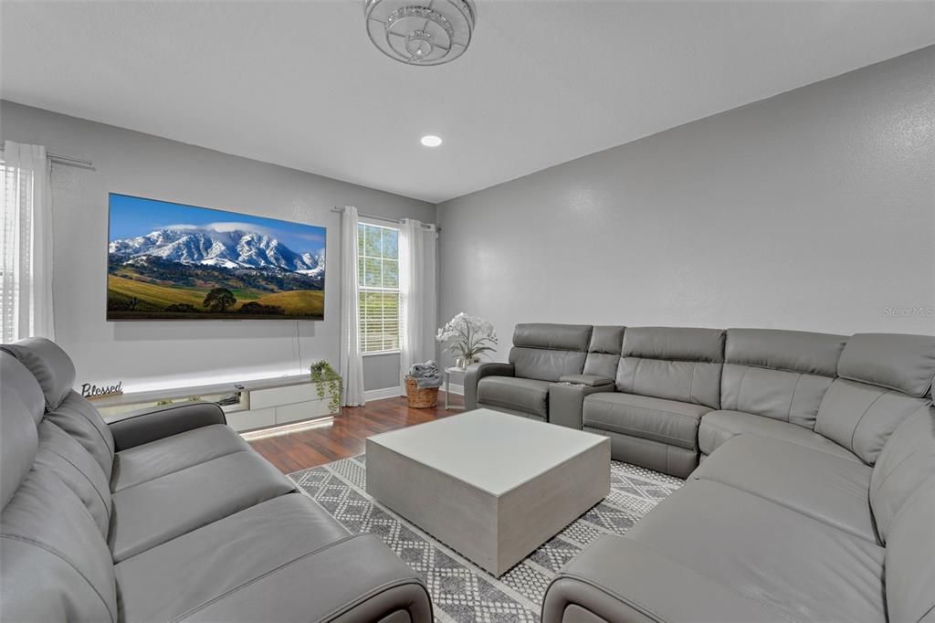 For Sale: $859,900 (6 beds, 3 baths, 3942 Square Feet)