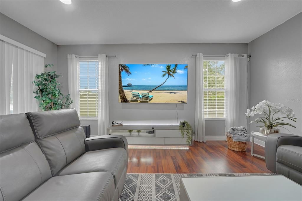 For Sale: $859,900 (6 beds, 3 baths, 3942 Square Feet)