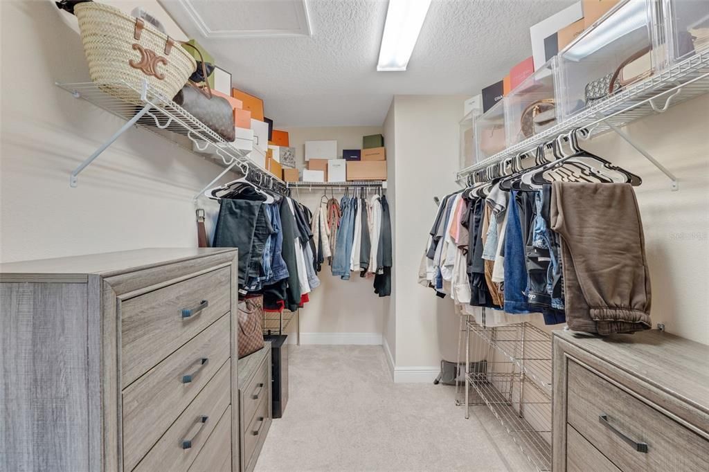 For Sale: $859,900 (6 beds, 3 baths, 3942 Square Feet)