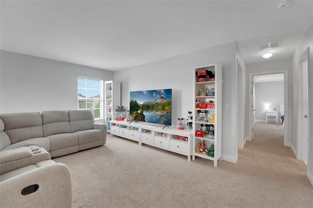 For Sale: $859,900 (6 beds, 3 baths, 3942 Square Feet)