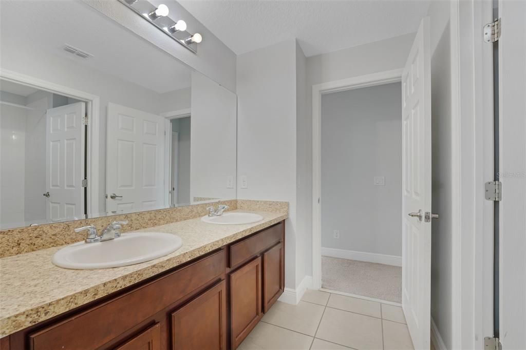 For Sale: $859,900 (6 beds, 3 baths, 3942 Square Feet)