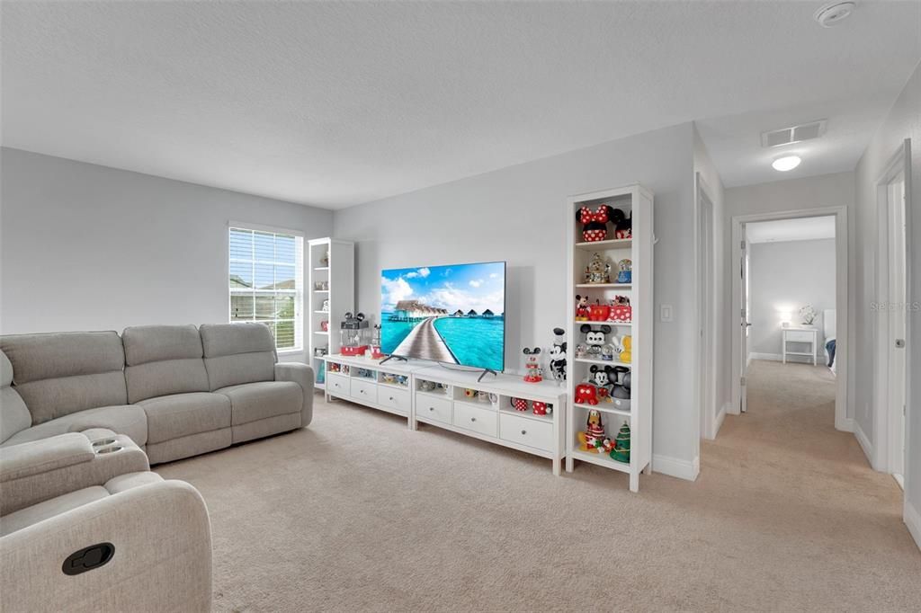 For Sale: $859,900 (6 beds, 3 baths, 3942 Square Feet)