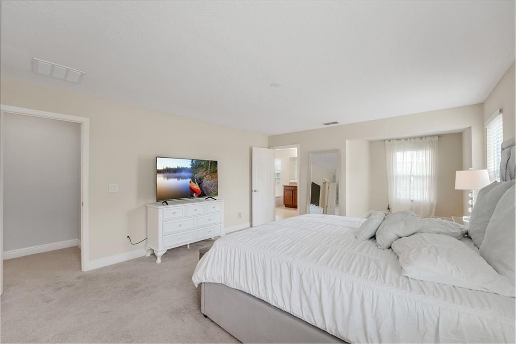 For Sale: $859,900 (6 beds, 3 baths, 3942 Square Feet)