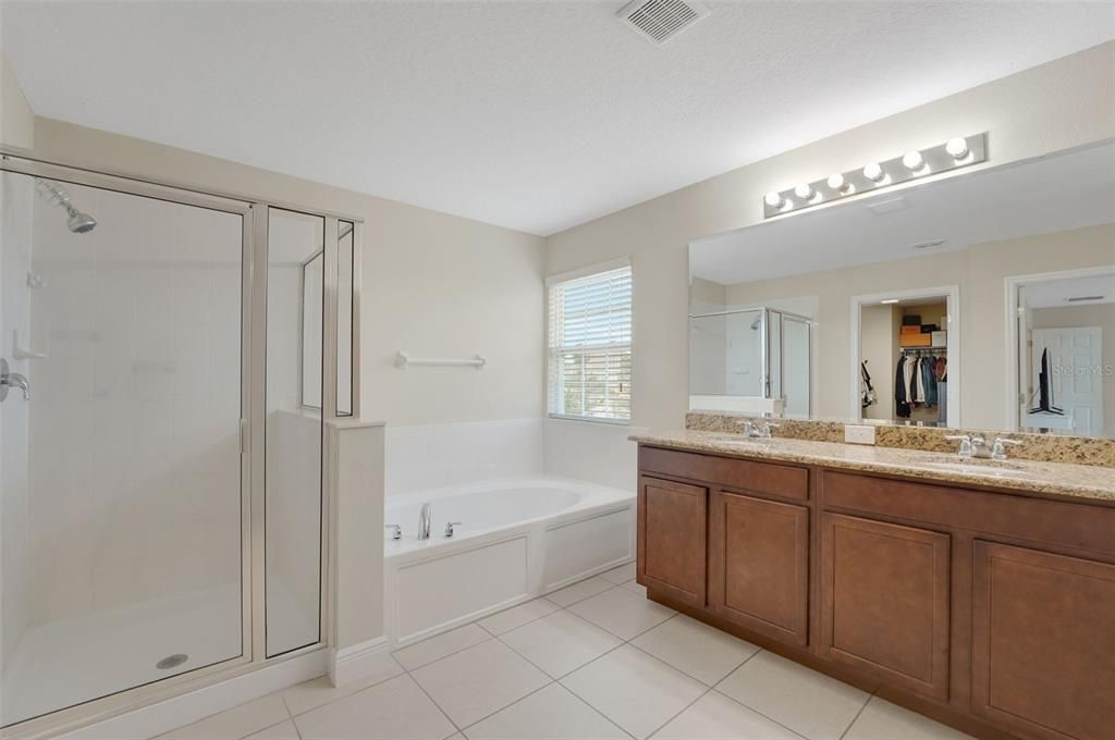 For Sale: $859,900 (6 beds, 3 baths, 3942 Square Feet)