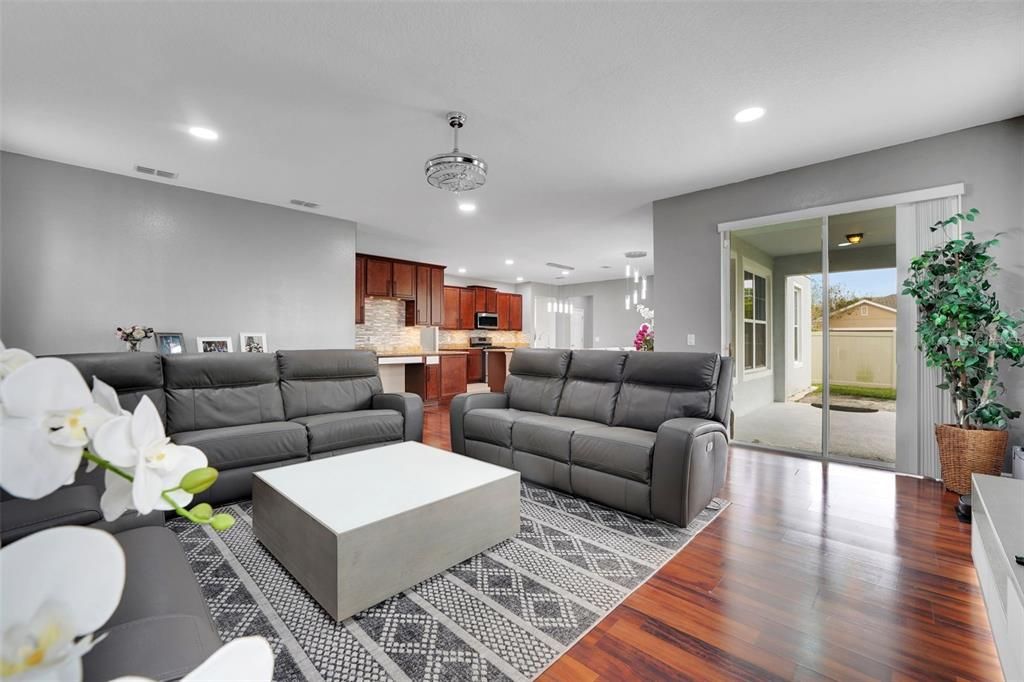 For Sale: $859,900 (6 beds, 3 baths, 3942 Square Feet)