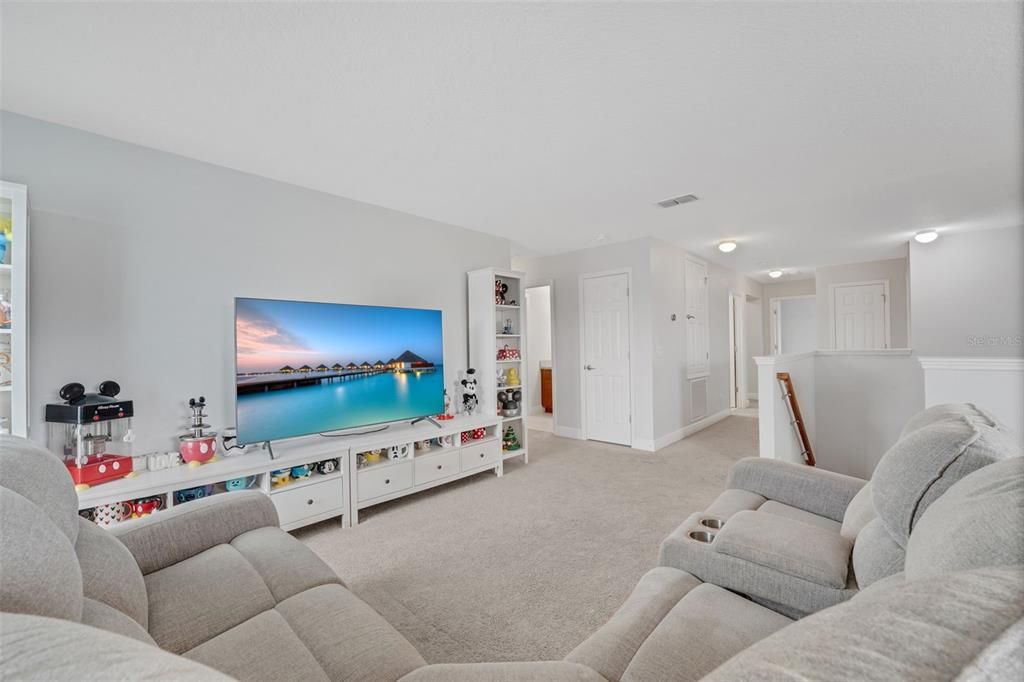 For Sale: $859,900 (6 beds, 3 baths, 3942 Square Feet)