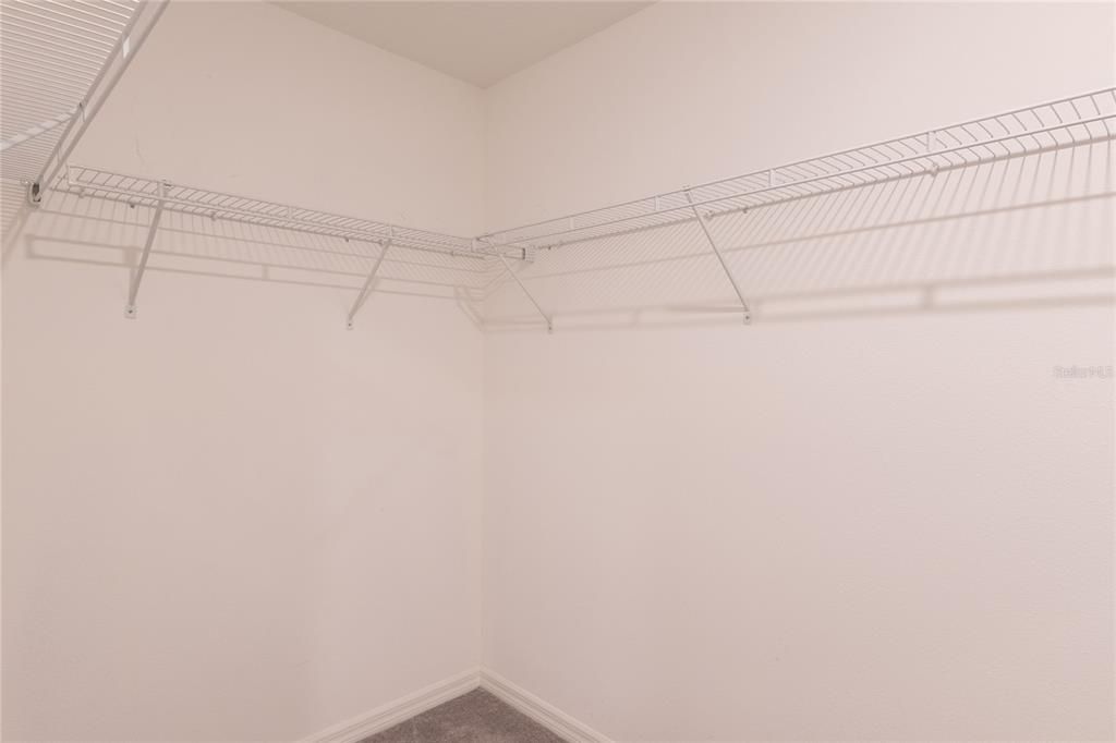 For Rent: $2,250 (4 beds, 2 baths, 1914 Square Feet)