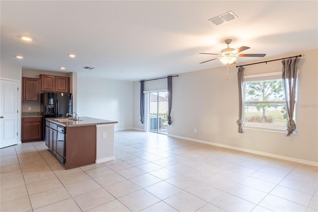 For Rent: $2,250 (4 beds, 2 baths, 1914 Square Feet)