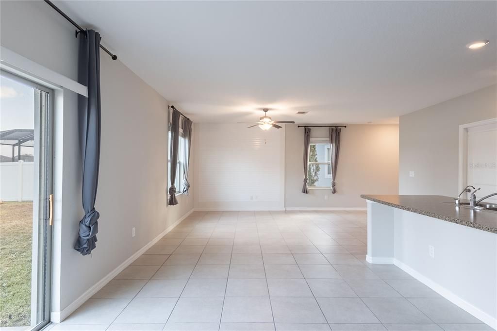 For Rent: $2,250 (4 beds, 2 baths, 1914 Square Feet)