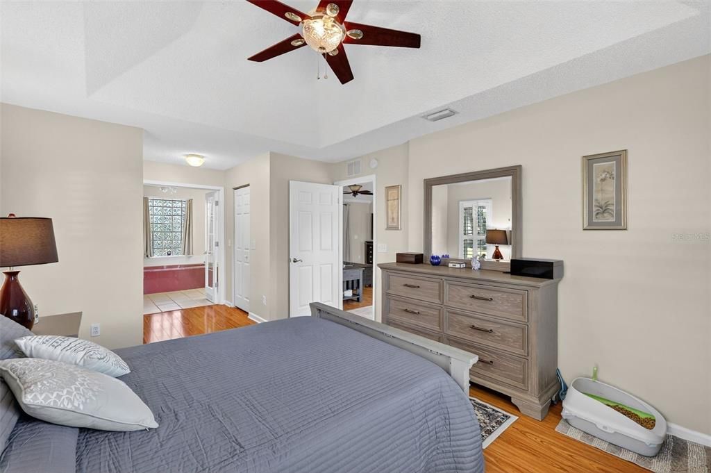 待售: $249,900 (2 贝兹, 2 浴室, 1341 平方英尺)