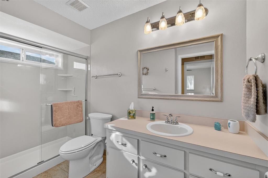 待售: $249,900 (2 贝兹, 2 浴室, 1341 平方英尺)