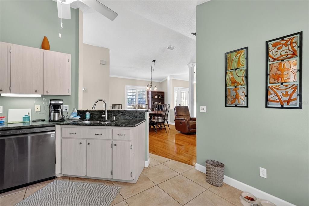 待售: $249,900 (2 贝兹, 2 浴室, 1341 平方英尺)