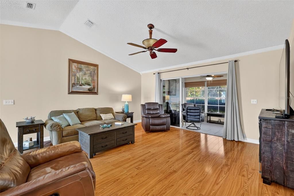 待售: $249,900 (2 贝兹, 2 浴室, 1341 平方英尺)