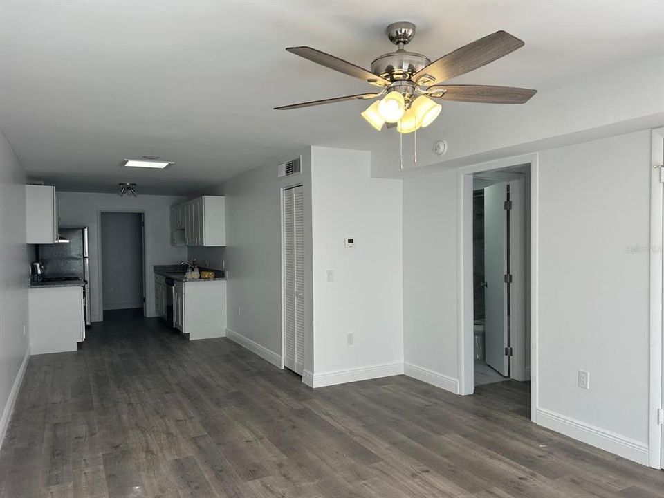 For Rent: $1,350 (1 beds, 1 baths, 730 Square Feet)
