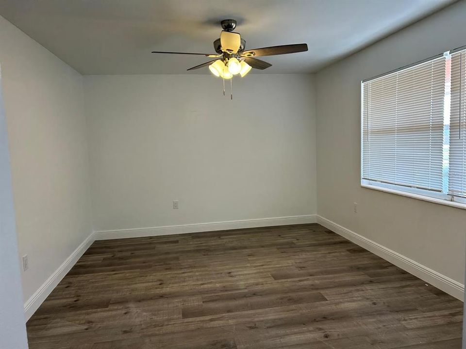 For Rent: $1,350 (1 beds, 1 baths, 730 Square Feet)