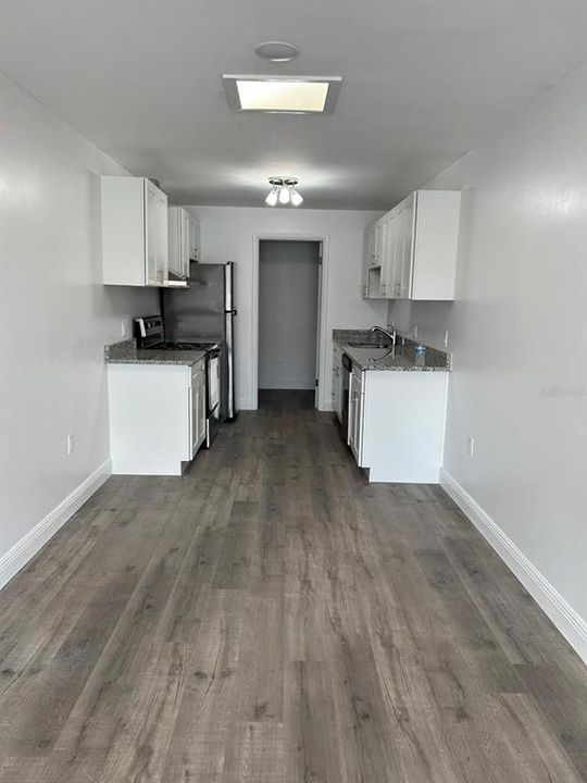For Rent: $1,350 (1 beds, 1 baths, 730 Square Feet)