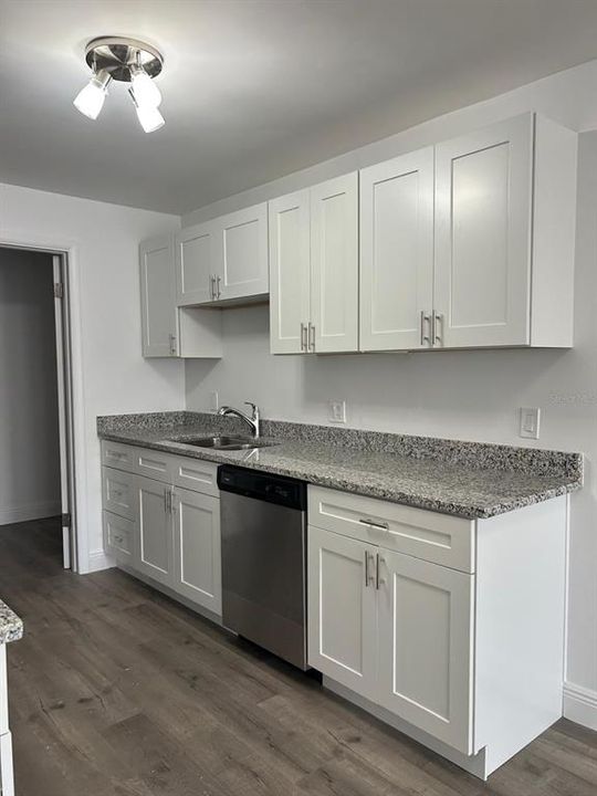 For Rent: $1,350 (1 beds, 1 baths, 730 Square Feet)