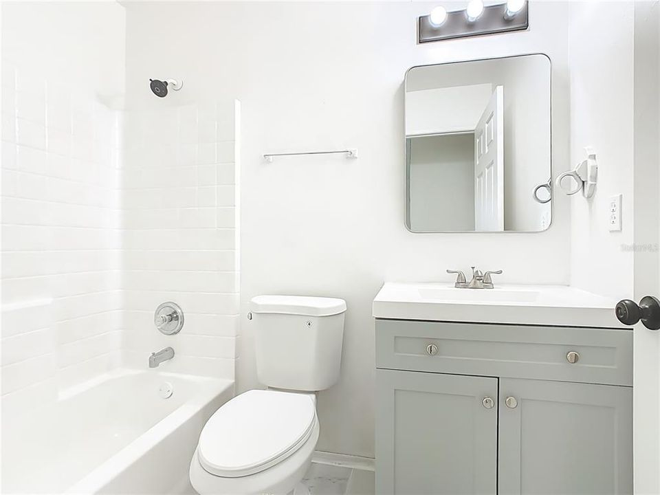 For Sale: $249,900 (4 beds, 2 baths, 1289 Square Feet)