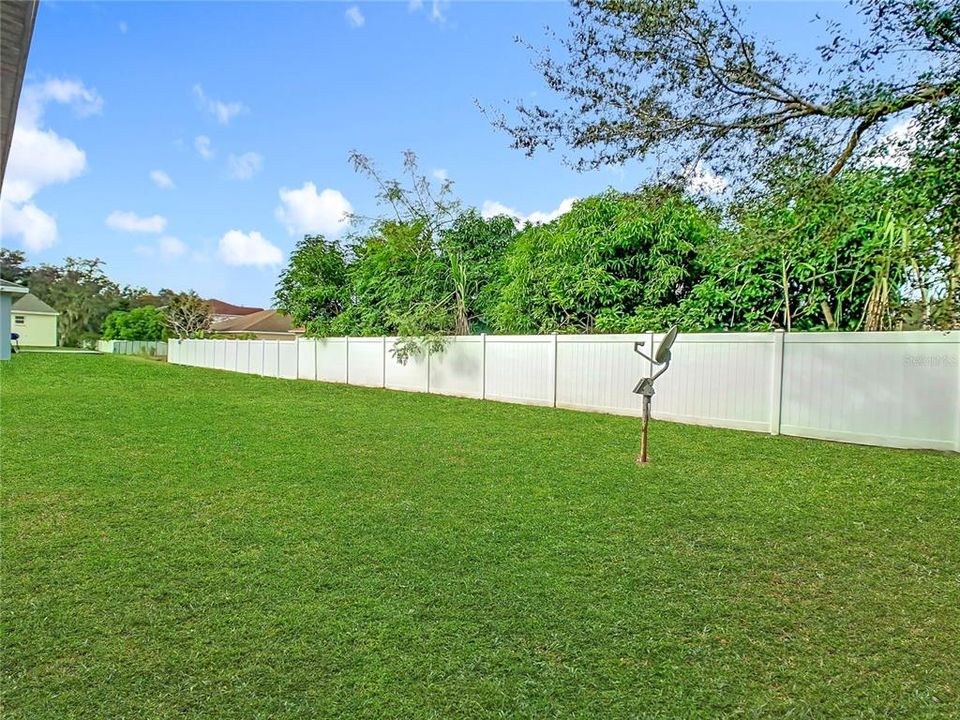 For Sale: $249,900 (4 beds, 2 baths, 1289 Square Feet)