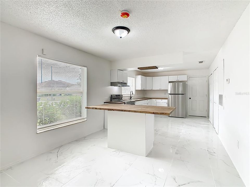 For Sale: $249,900 (4 beds, 2 baths, 1289 Square Feet)