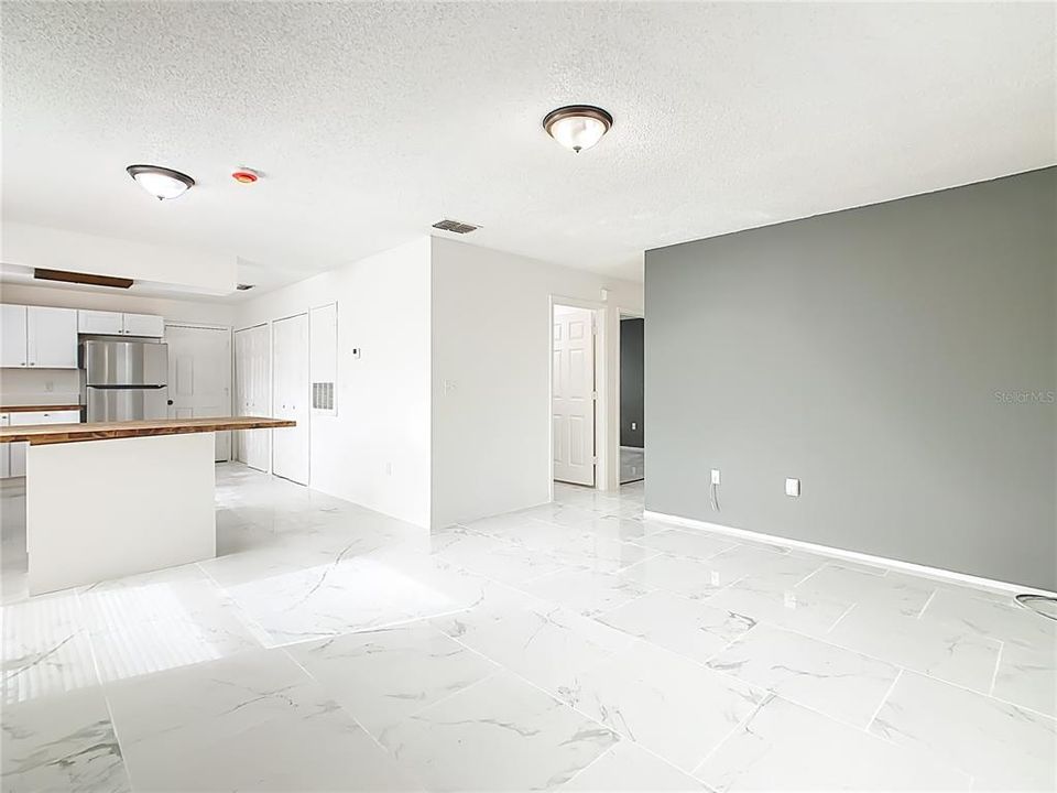 For Sale: $249,900 (4 beds, 2 baths, 1289 Square Feet)