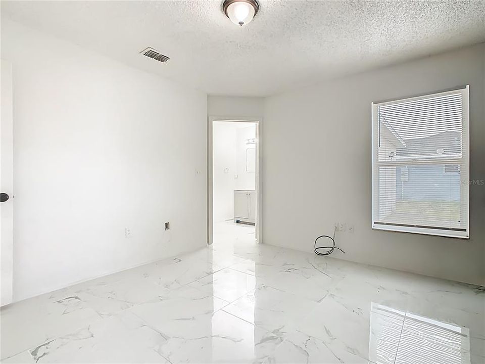 For Sale: $249,900 (4 beds, 2 baths, 1289 Square Feet)