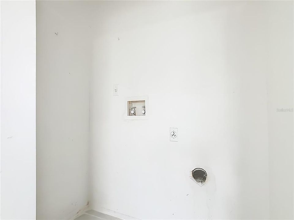 For Sale: $249,900 (4 beds, 2 baths, 1289 Square Feet)