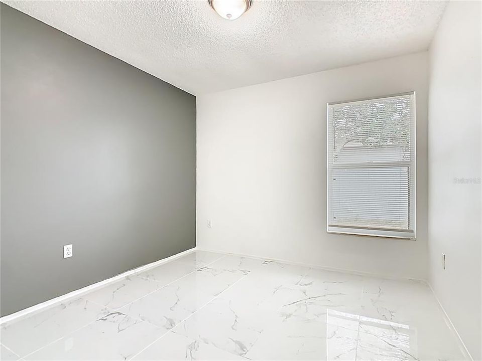 For Sale: $249,900 (4 beds, 2 baths, 1289 Square Feet)