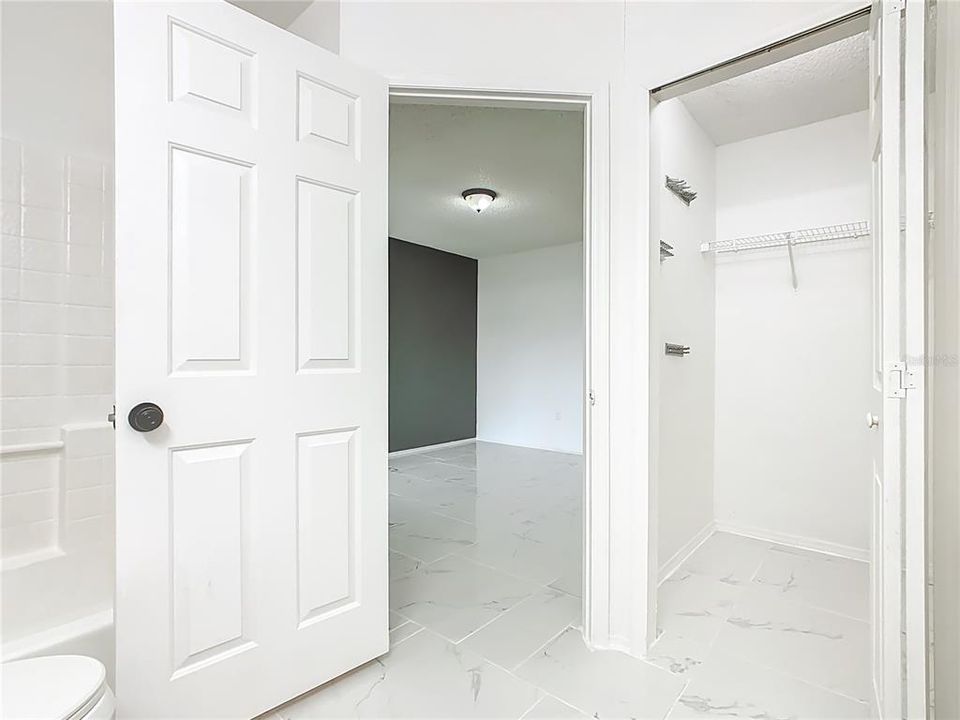 For Sale: $249,900 (4 beds, 2 baths, 1289 Square Feet)