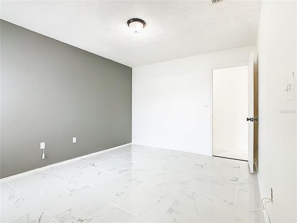 For Sale: $249,900 (4 beds, 2 baths, 1289 Square Feet)