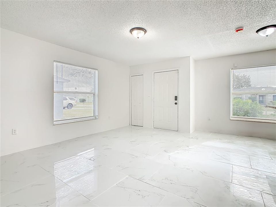 For Sale: $249,900 (4 beds, 2 baths, 1289 Square Feet)