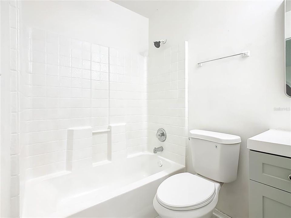 For Sale: $249,900 (4 beds, 2 baths, 1289 Square Feet)