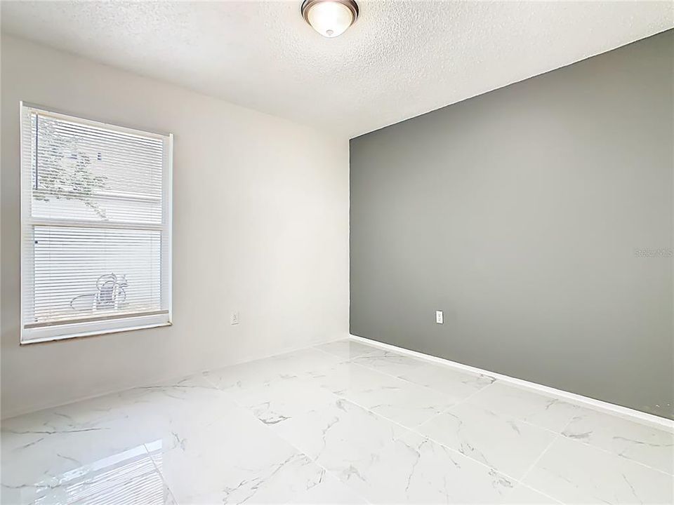 For Sale: $249,900 (4 beds, 2 baths, 1289 Square Feet)