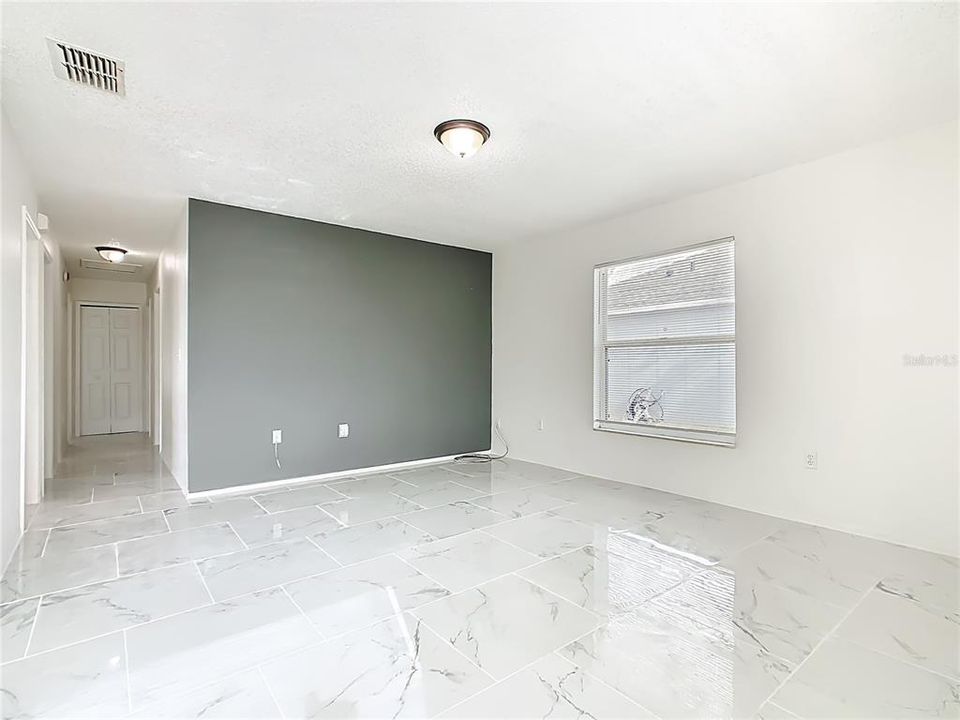 For Sale: $249,900 (4 beds, 2 baths, 1289 Square Feet)