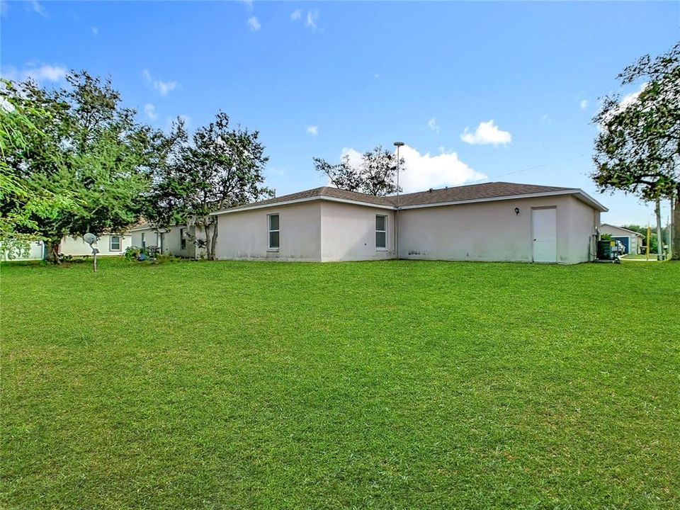 For Sale: $249,900 (4 beds, 2 baths, 1289 Square Feet)