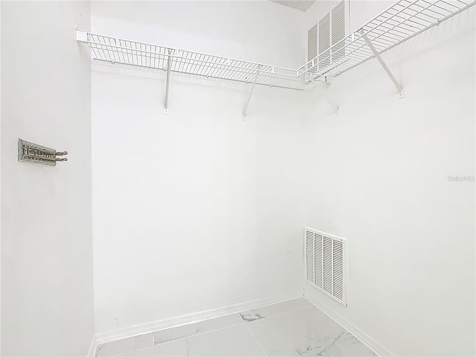 For Sale: $249,900 (4 beds, 2 baths, 1289 Square Feet)