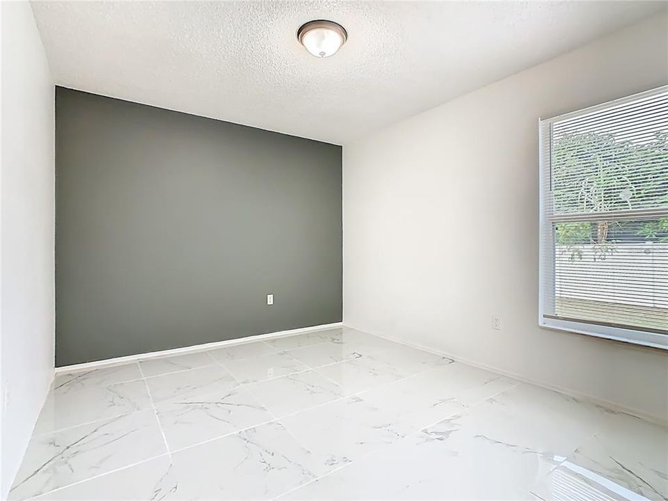 For Sale: $249,900 (4 beds, 2 baths, 1289 Square Feet)