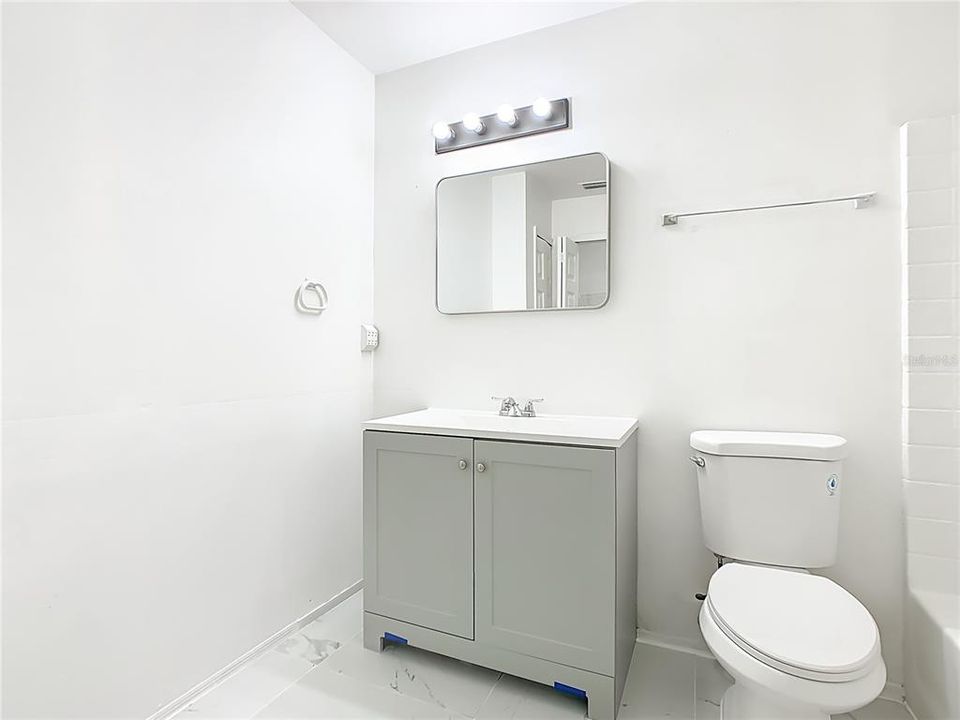 For Sale: $249,900 (4 beds, 2 baths, 1289 Square Feet)