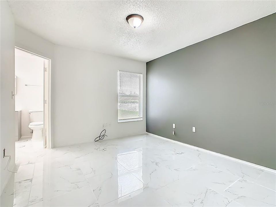 For Sale: $249,900 (4 beds, 2 baths, 1289 Square Feet)