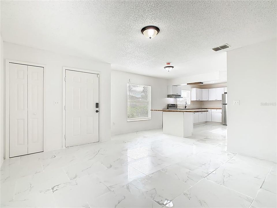 For Sale: $249,900 (4 beds, 2 baths, 1289 Square Feet)