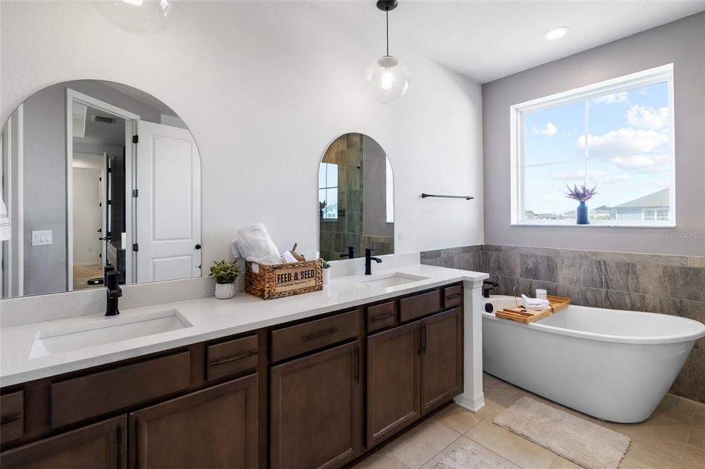 На продажу: $599,000 (4 спален, 3 ванн, 2710 Квадратных фут)